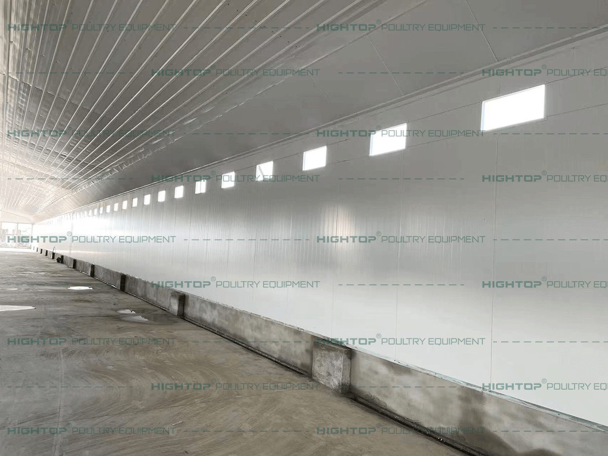 Внутренние тюки в птичнике